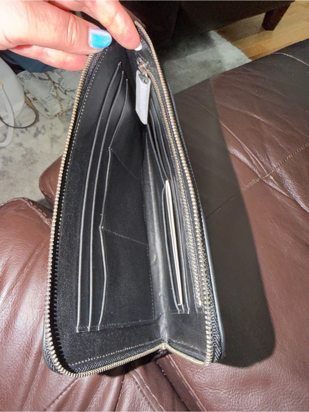 Leatherology Unisex Black Leather Zip Wallet Pouch - Picture 2 of 2